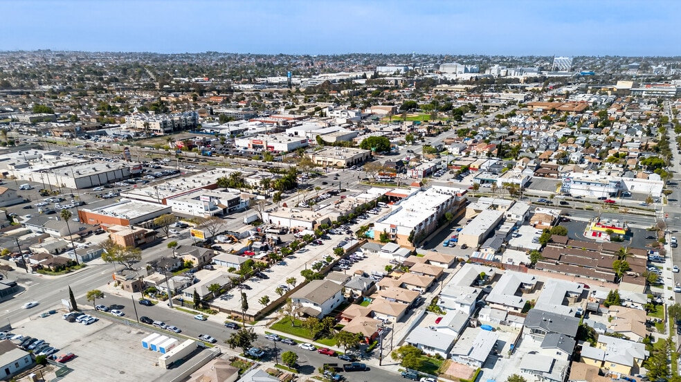 More Photos Of 15003 Larch Ave, Lawndale Apartments For Sale