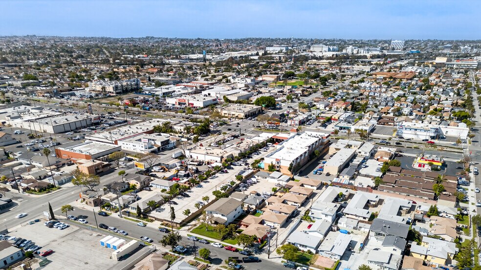 More Photos Of 15003 Larch Ave, Lawndale Apartments For Sale