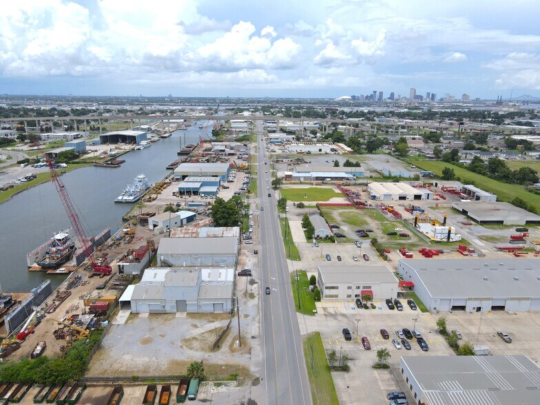 More Photos Of 1208 Peters Rd, Harvey Warehouse For Lease