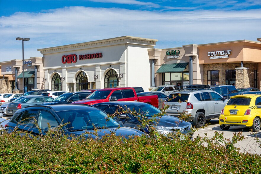 More Photos Of 921 W Belt Line Rd, DeSoto Freestanding For Lease