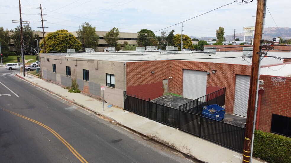 More Photos Of 9300-9310 Corbin Ave, Northridge Warehouse For Lease