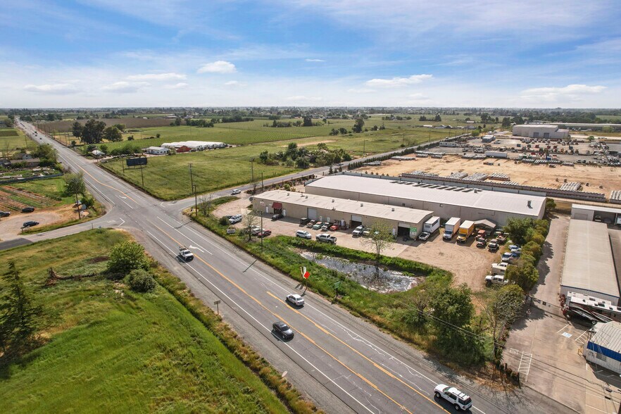 More Photos Of 12811 E Brandt Rd, Lockeford Warehouse For Sale
