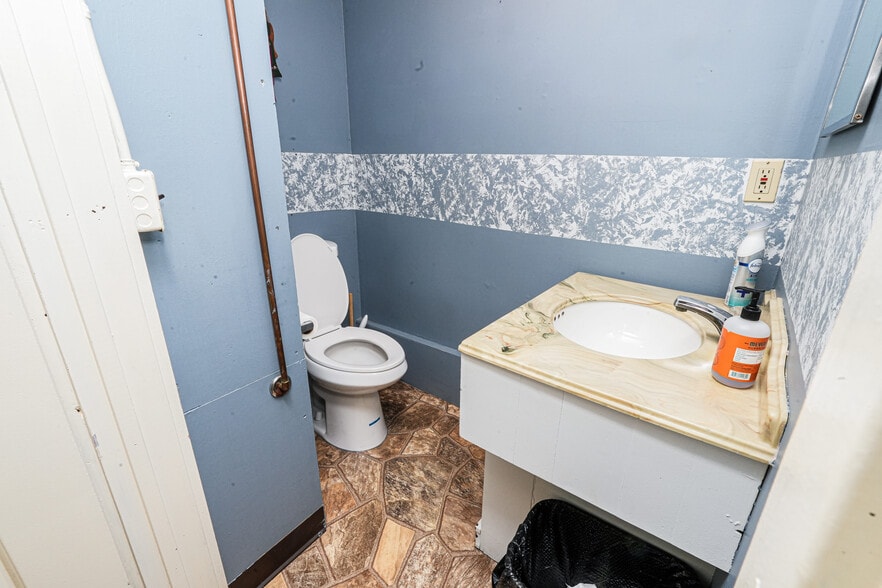 More Photos Of 12-19 River Rd, Fair Lawn Office For Sale