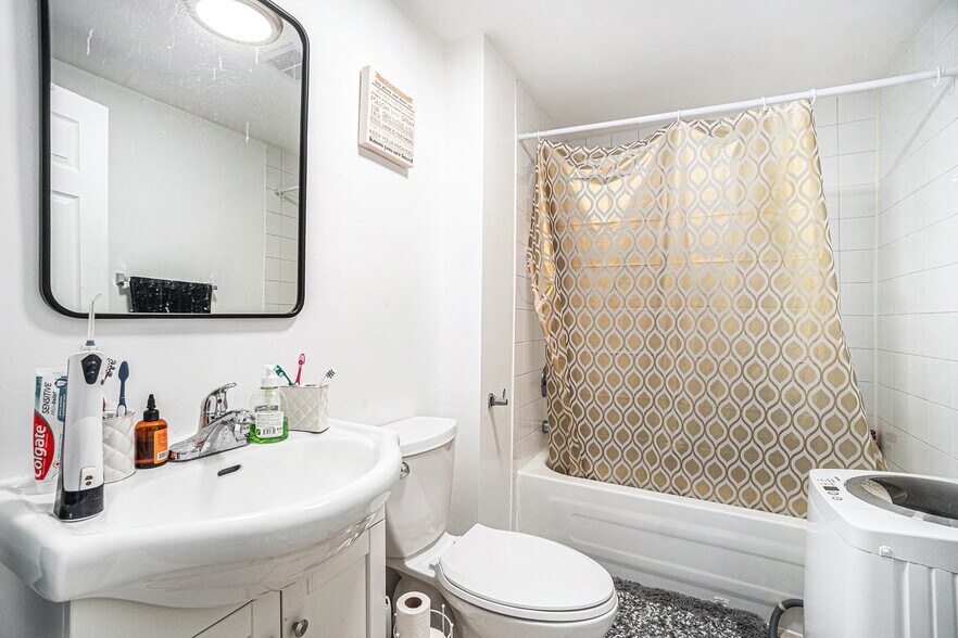 More Photos Of 331 Mona Av, Ottawa Apartments For Sale