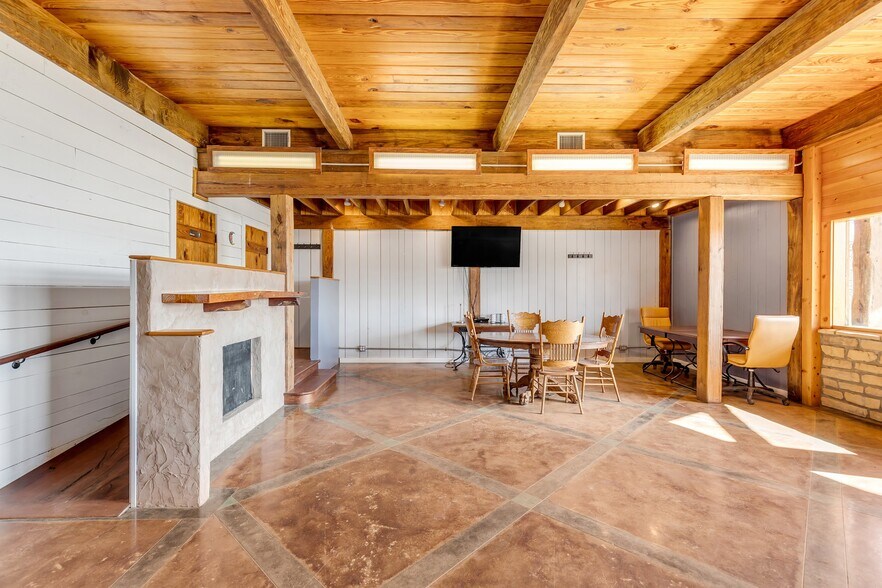 More Photos Of 1374 State Hwy 71, Bastrop Flex For Lease
