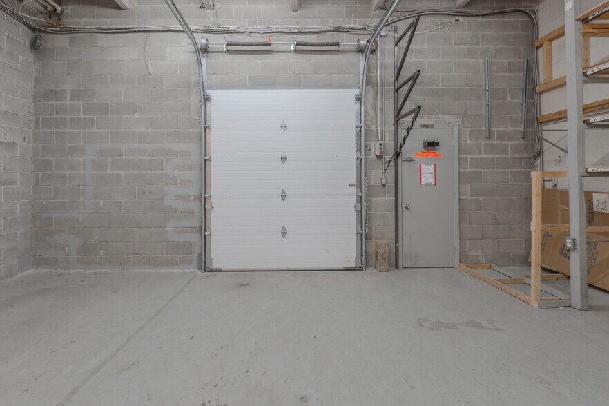 More Photos Of 8540 Av 10e, Montréal Warehouse For Sale