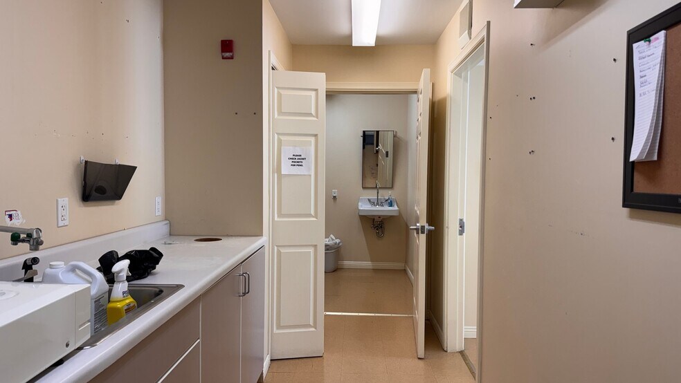More Photos Of 292 South St, Blue Hill Office For Sale