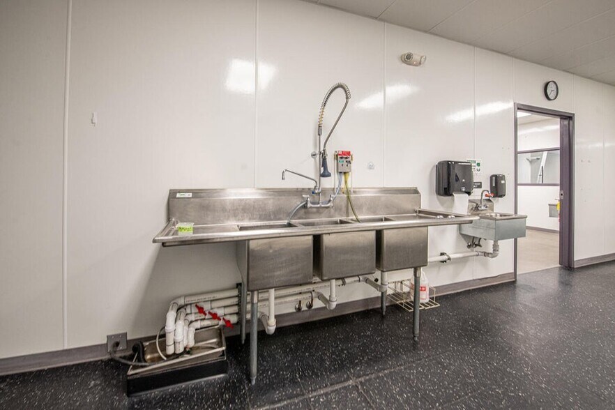 More Photos Of 1105 Constitution Dr, Trinidad Food Processing For Sale