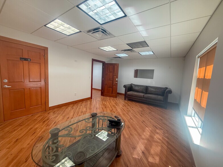 More Photos Of 3030-3050 NW 82nd Ave, Miami Showroom For Lease