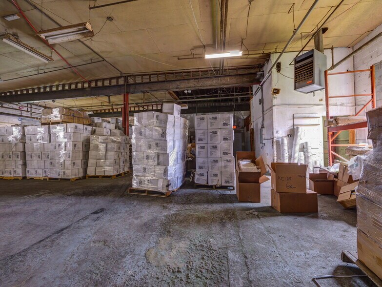 More Photos Of 122 E Railroad Ave, West Haverstraw Showroom For Lease