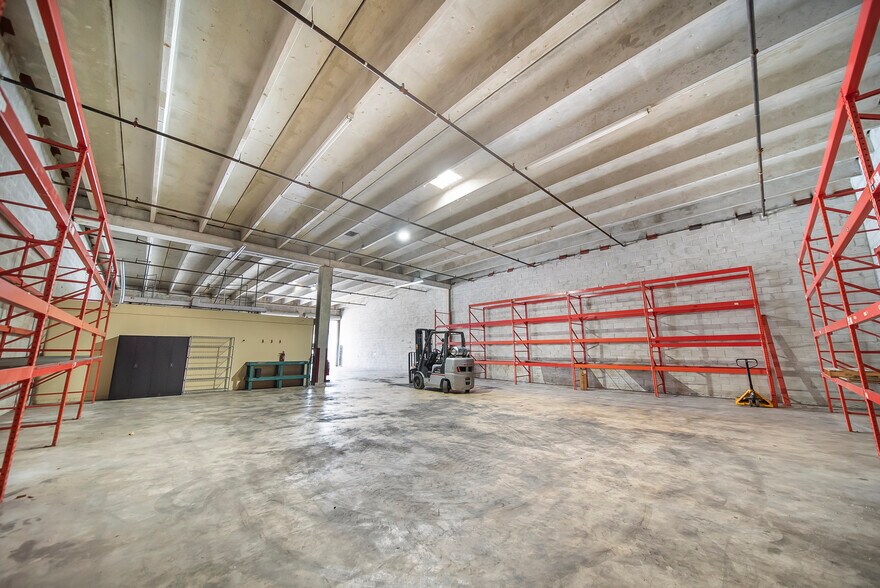 More Photos Of 3018 NW 79th Ave, Doral Warehouse For Lease