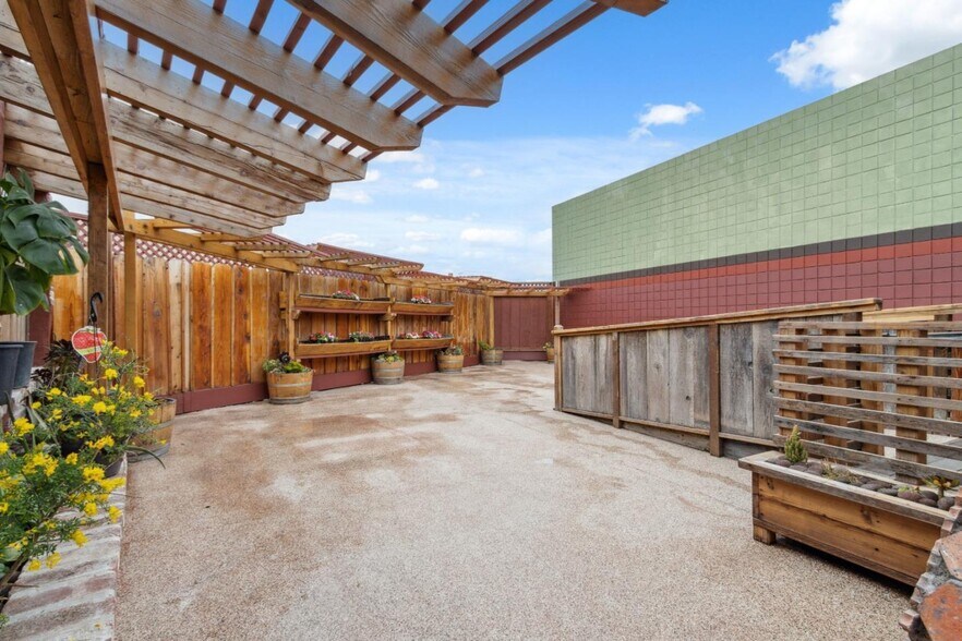 More Photos Of 1637 Del Monte Blvd, Seaside Storefront For Sale