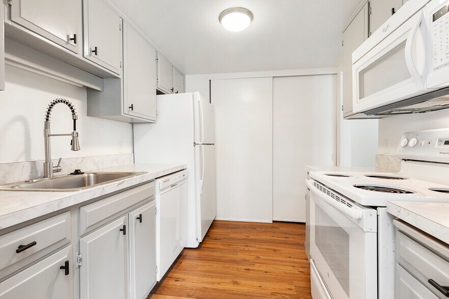 More Photos Of 7234 47th Ave NE, Marysville Apartments For Sale
