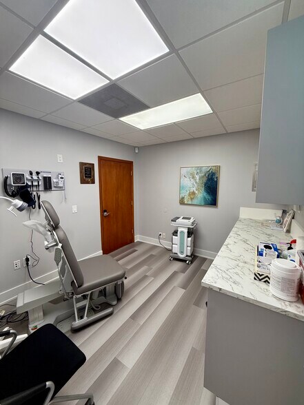 More Photos Of 1911 Harrison St, Hollywood Medical For Lease