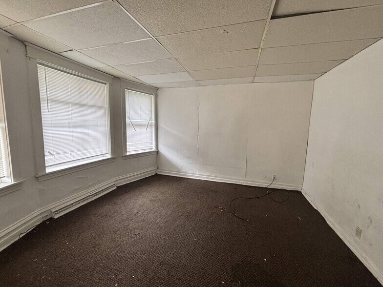 More Photos Of 12 Waltham St, Hammond Multifamily For Sale
