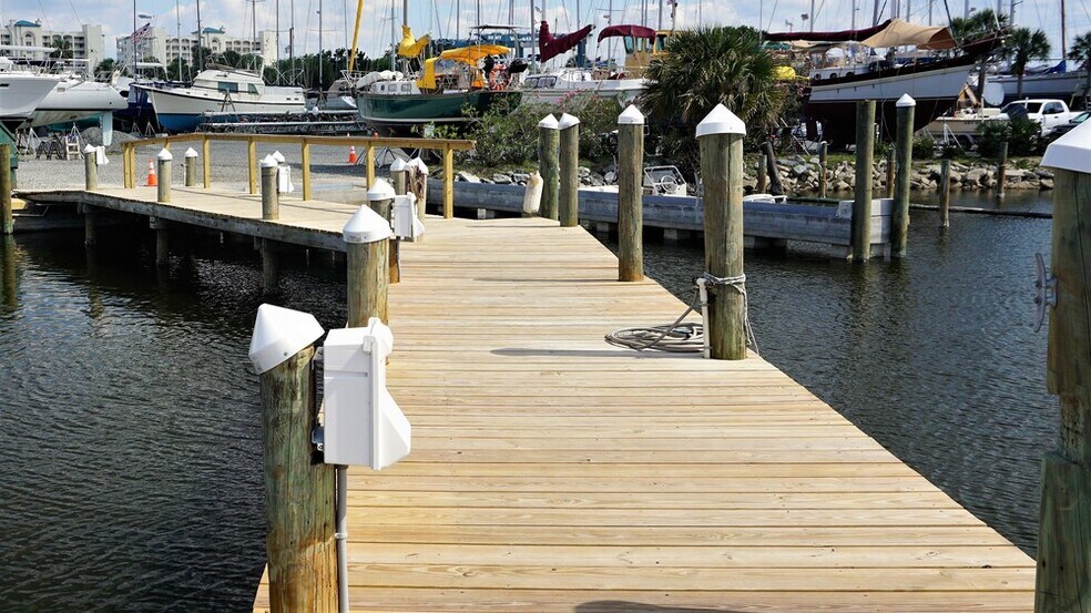 More Photos Of 419 N Washington Ave, Titusville Marina For Sale