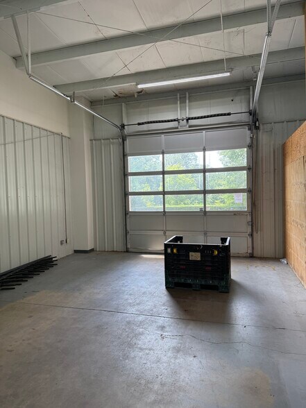More Photos Of 590 Olympic Dr, Athens Distribution For Lease