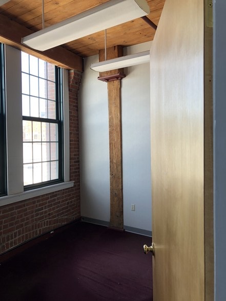 More Photos Of 1 Grove St, New Britain Medical For Lease