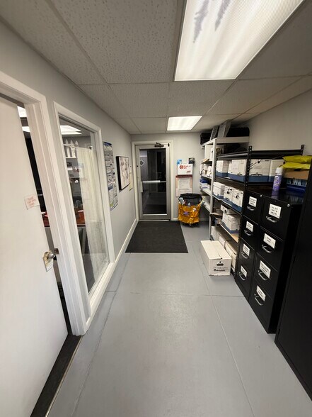More Photos Of 300 W Joliet St, Ottawa Flex For Sale