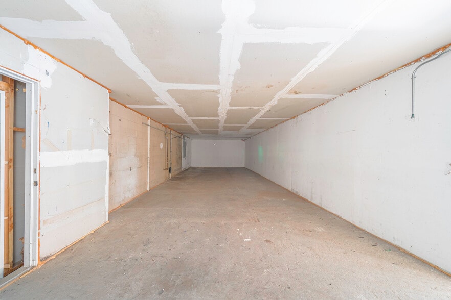 More Photos Of 6943 Eton Ave, Canoga Park Manufacturing For Sale