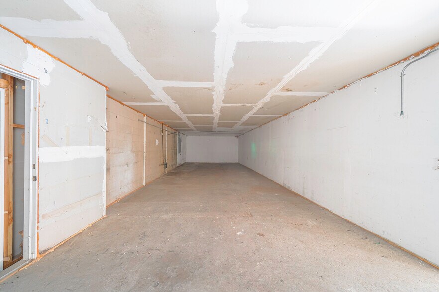 More Photos Of 6943 Eton Ave, Canoga Park Manufacturing For Lease