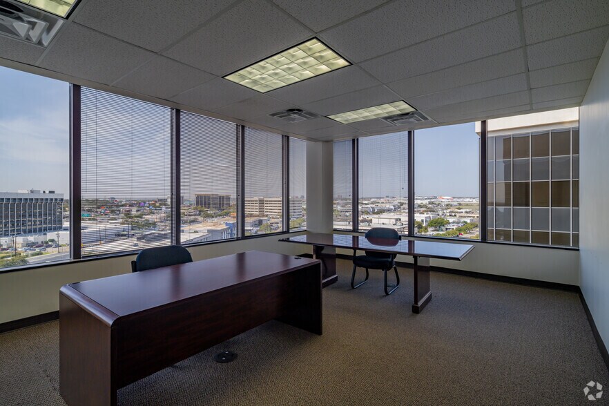 More Photos Of 8700 Tesoro Dr, San Antonio Unknown For Lease