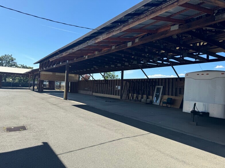 More Photos Of 5077 Table Rock Rd, Central Point Contractor Storage Yard For Sale