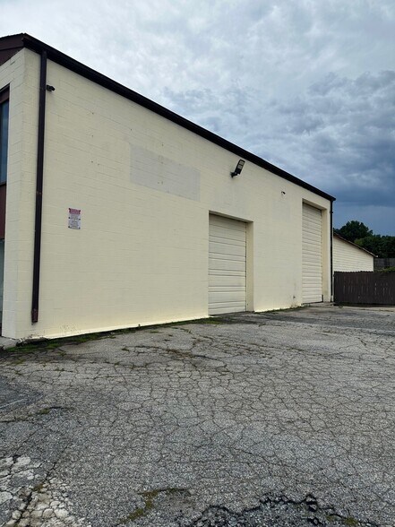More Photos Of 4155 Arcadia Industrial Cir, Lilburn Warehouse For Sale