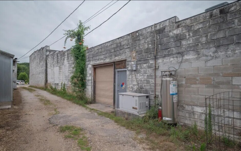 More Photos Of 1107 Cherokee Ave, Seneca Restaurant For Sale