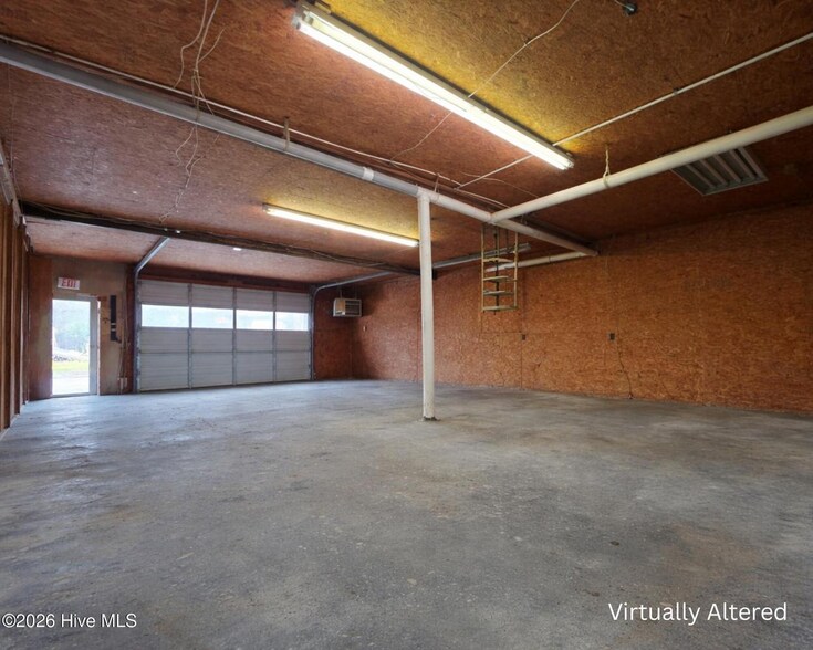 More Photos Of 2034 W 5th St, Washington Showroom For Sale