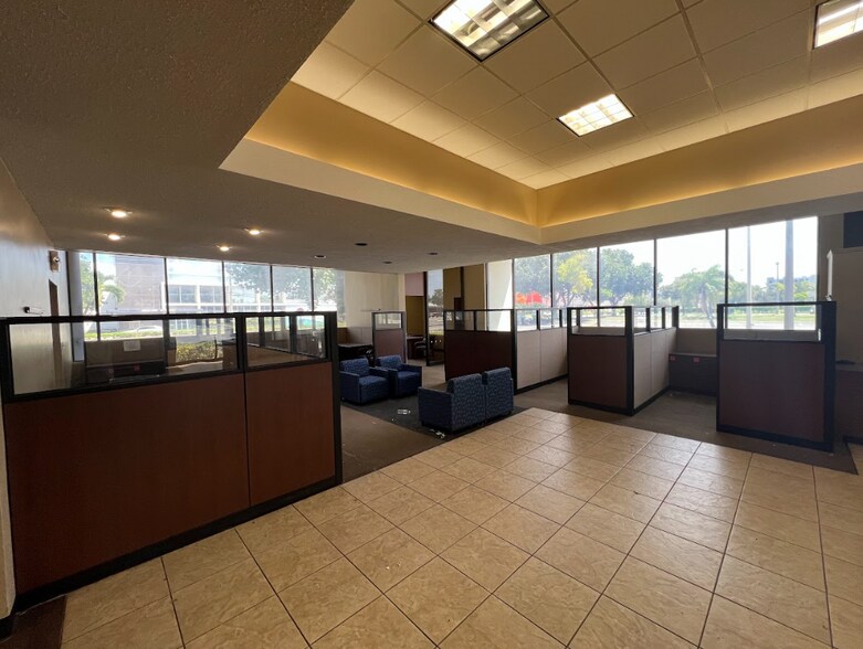 More Photos Of 300 E Dania Beach Blvd, Dania Bank For Lease
