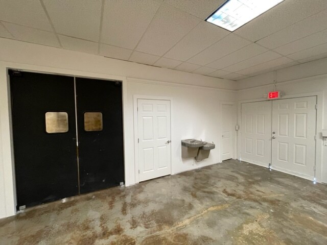 More Photos Of 2665 Davis Blvd, Naples Freestanding For Sale