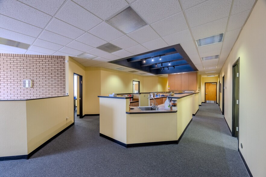 More Photos Of 1570 S Rainbow Blvd, Las Vegas Office For Lease