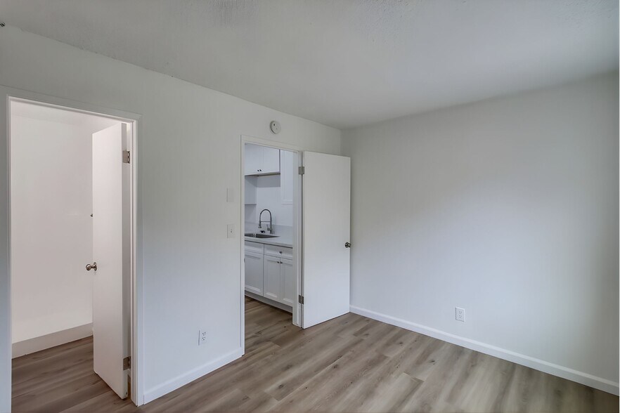 More Photos Of 3845-3855 Chamoune Ave, San Diego Apartments For Sale