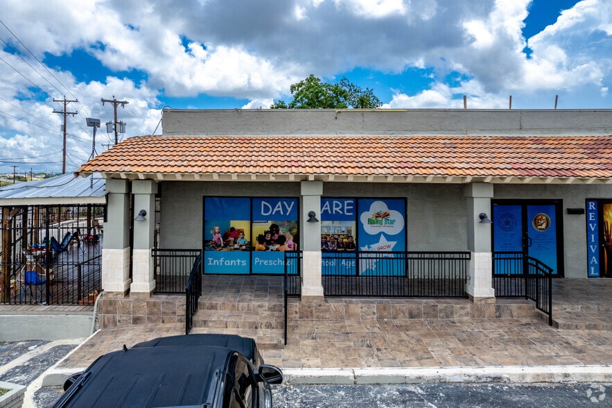 More Photos Of 4429-4455 Walzem Rd, San Antonio General Retail For Lease