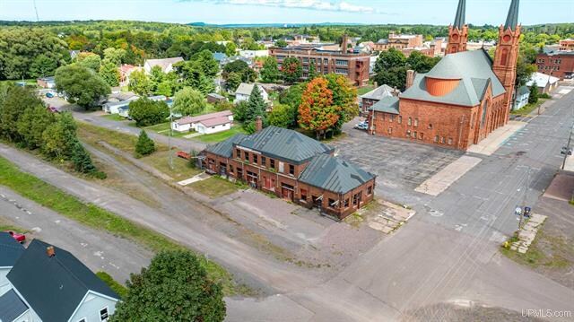 More Photos Of 808 Oak St, Calumet Office For Sale