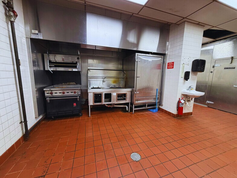More Photos Of 1061 Hudson Rd, Saint Paul Restaurant For Sale