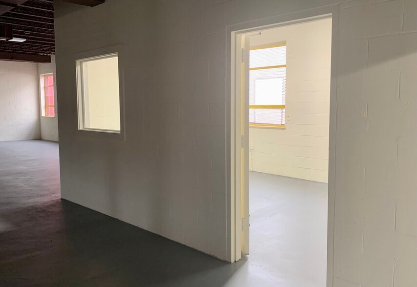 More Photos Of 5810-5814 Seminary Rd, Alexandria Freestanding For Lease