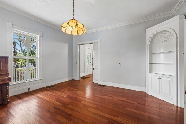 More Photos Of 728 S Spring St, Manchester Specialty For Sale