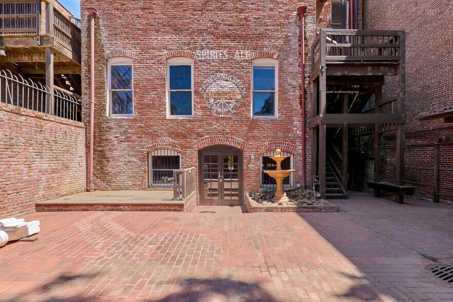 More Photos Of 910 2nd St, Sacramento Bar For Sale