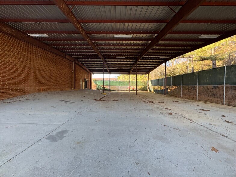 More Photos Of 2520 W Roosevelt Blvd, Monroe Storefront Retail Office For Lease