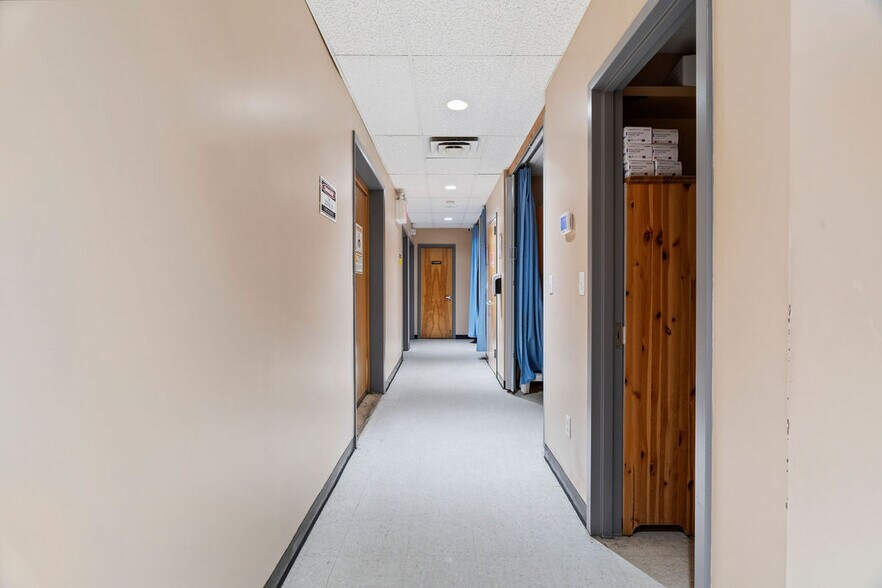 More Photos Of 2777 Hylan Blvd, Staten Island Office For Sale