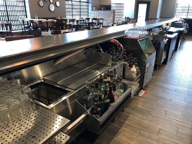 More Photos Of 106 E Lincoln Hwy, Dekalb Restaurant For Lease