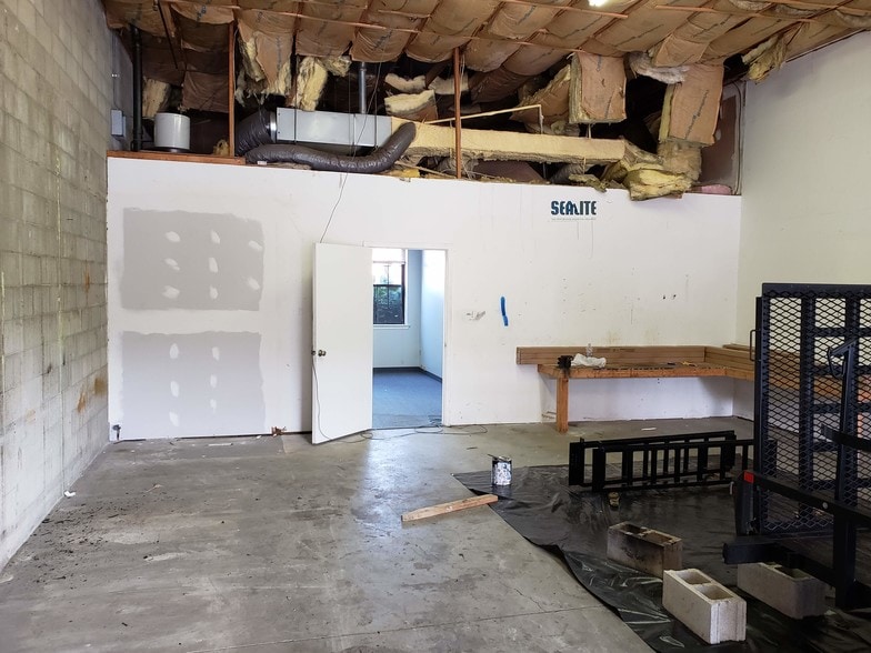 More Photos Of 301-321 Pinedge Dr, Berlin Unknown For Lease