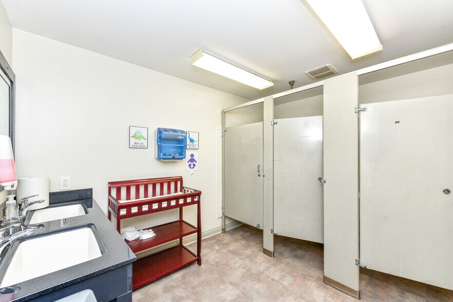 More Photos Of 1640 N Ritter Ave, Indianapolis Medical For Lease