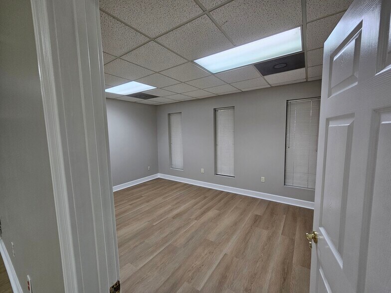 More Photos Of 135 Cecil Ct, Fayetteville Warehouse For Lease