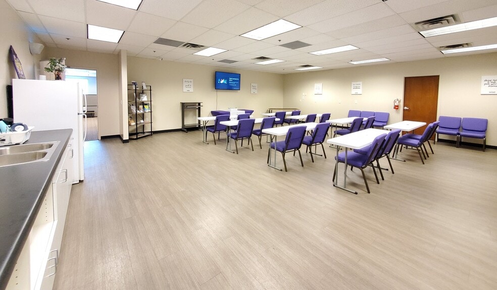 More Photos Of 8911 S Sandy Pky, Sandy Unknown For Lease