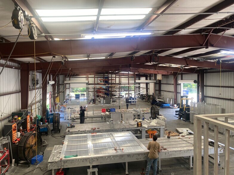 More Photos Of 11331 Distribution Ave E, Jacksonville Warehouse For Sale