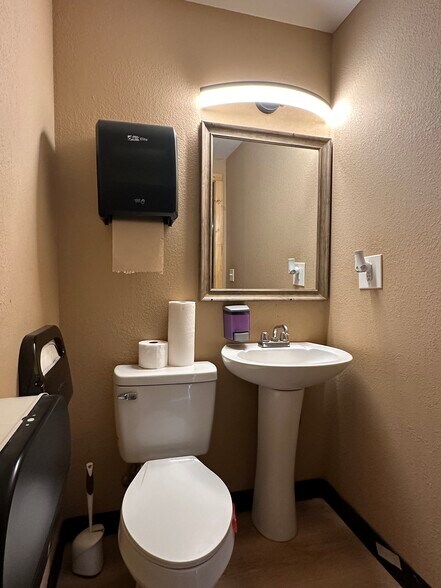 More Photos Of 277 Luther Seiber Blvd, Pioneer Restaurant For Sale