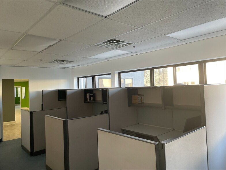 More Photos Of 239 New Rd, Parsippany Office For Lease